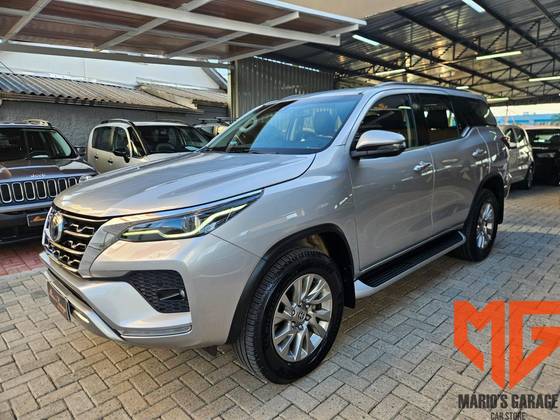 TOYOTA HILUX SW4 2.8 D-4D TURBO DIESEL SRX 4X4 AUTOMÁTICO